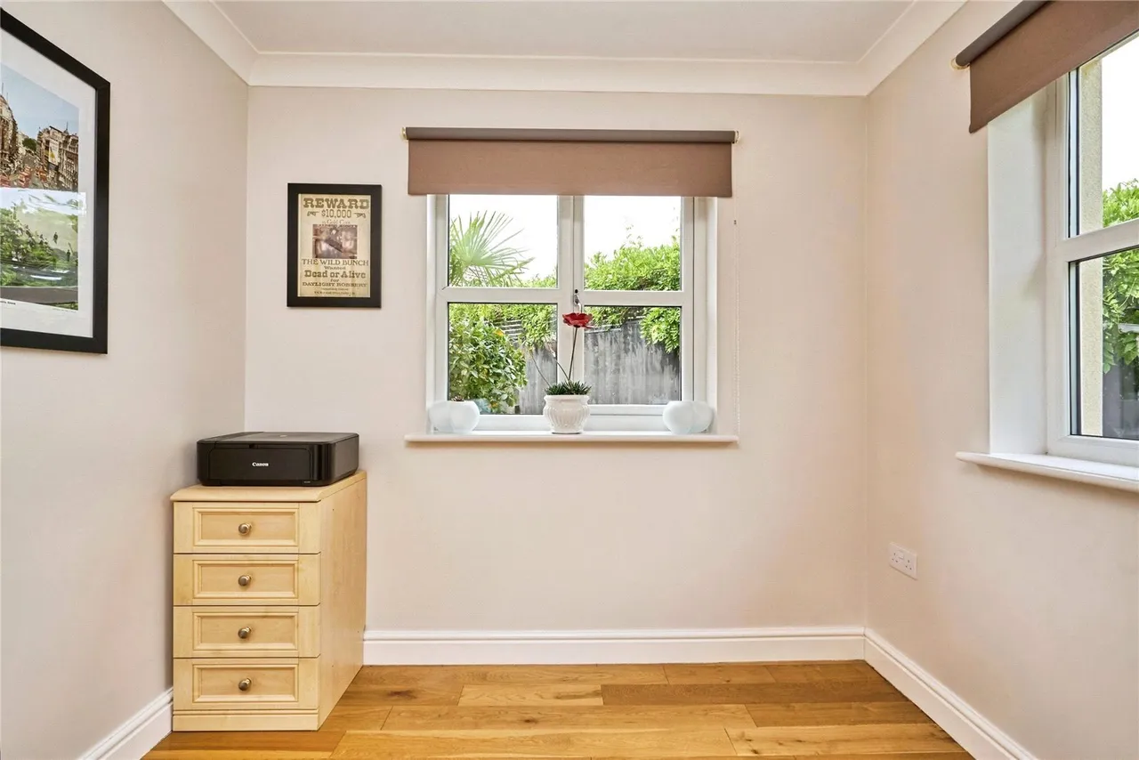 Elenors Grove, Fishbourne, PO33, photo 11