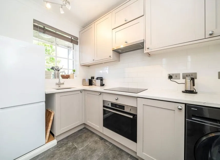 Shepherds Bush Road, Hammersmith, W6, photo 3