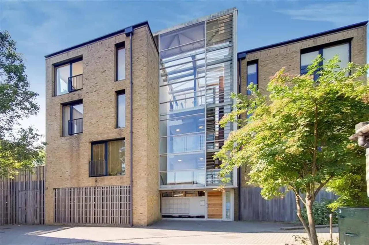 2 bed flat for sale — London, SW19 2RW