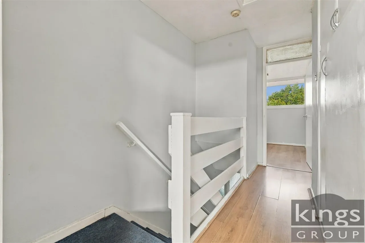 Bowood Road, Enfield, photo 6