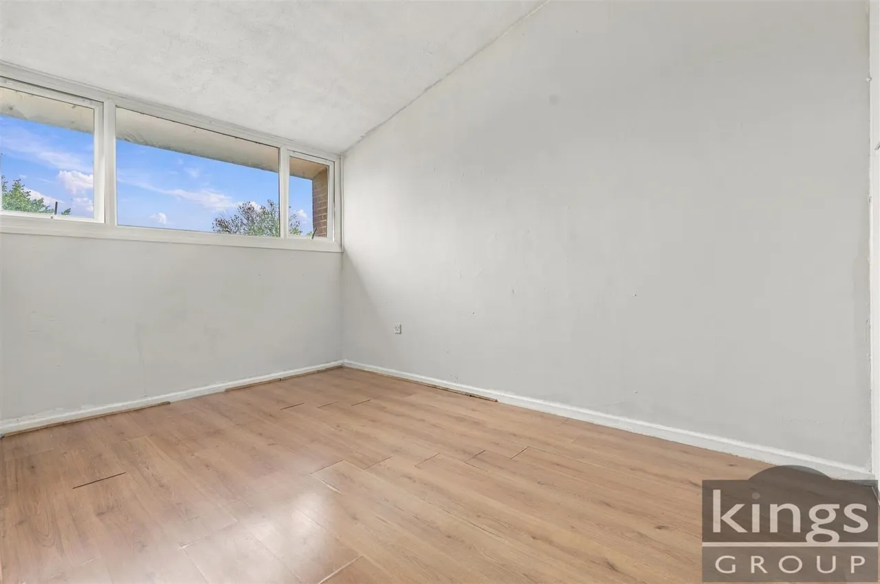 Bowood Road, Enfield, photo 11