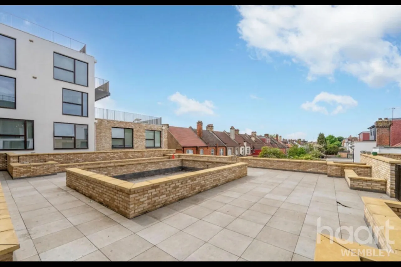 Oak House, London, NW2, photo 4