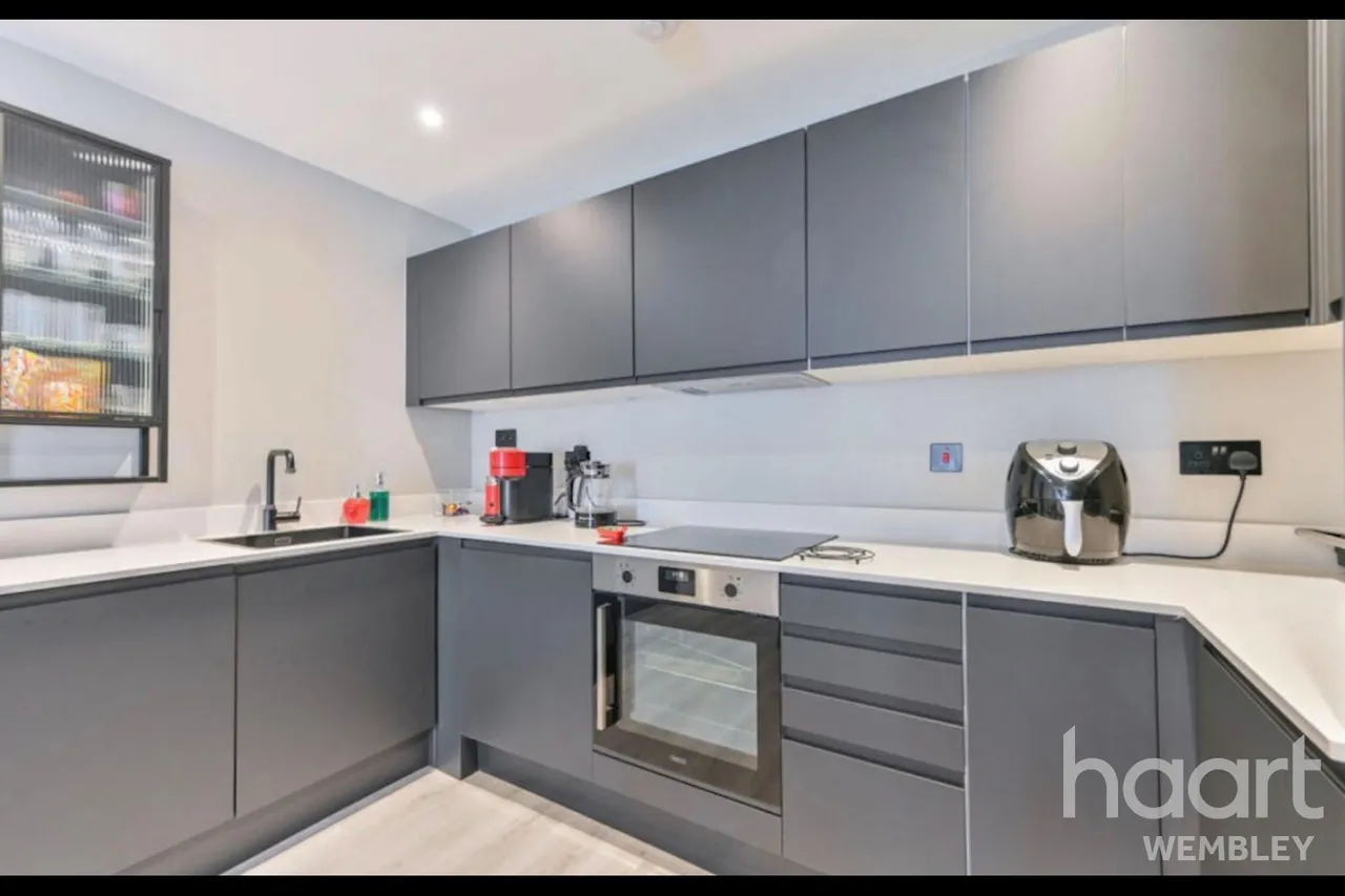 Oak House, London, NW2, photo 6
