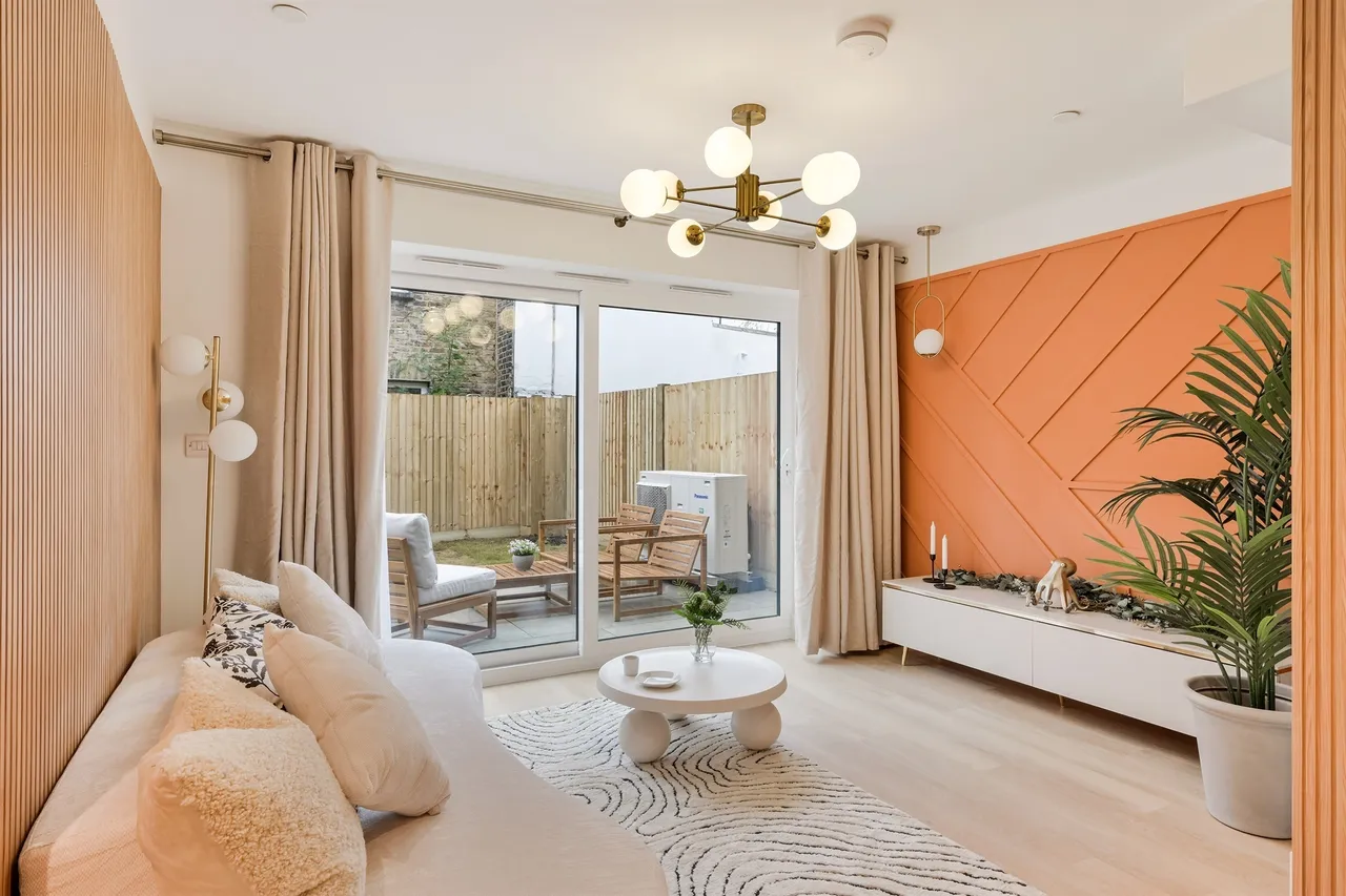 2 bed house for sale — Fenham Road, London