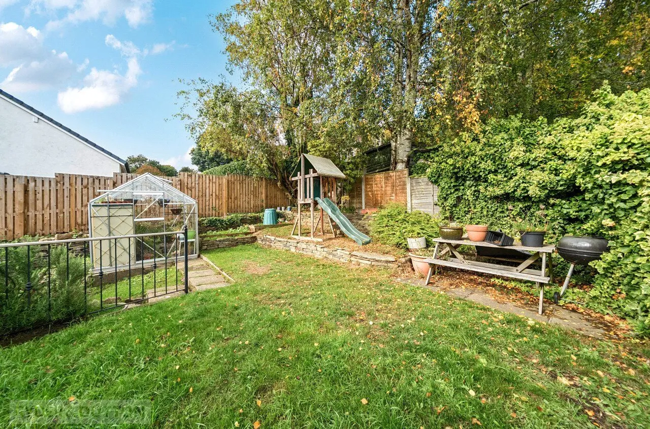 Netheroyd Hill Road, Cowcliffe, HD2, photo 19