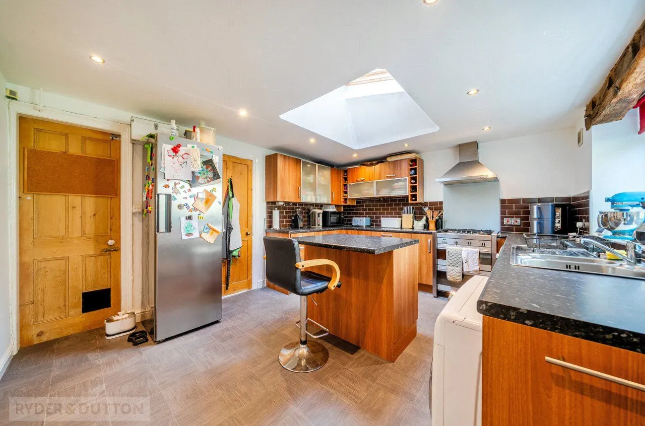 Netheroyd Hill Road, Cowcliffe, HD2, photo 7