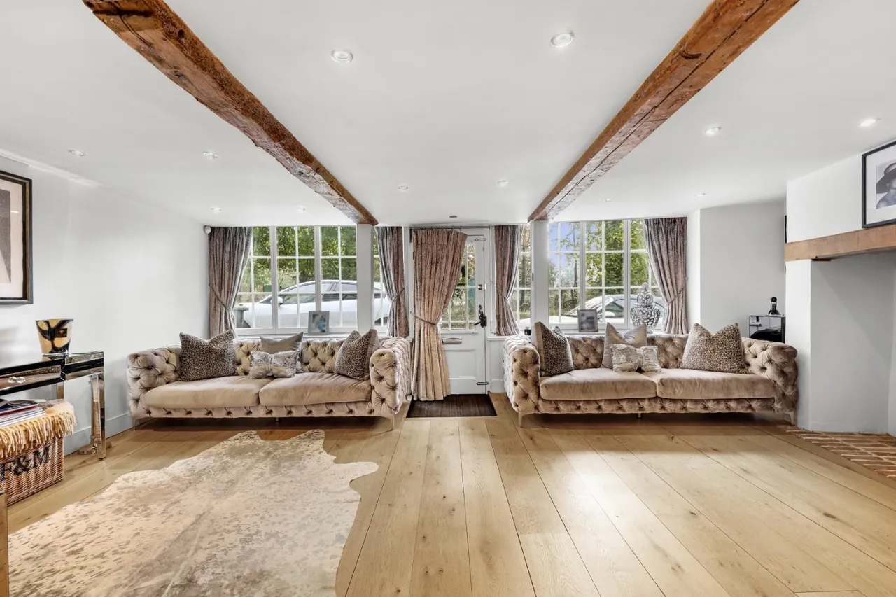 High Road, Chigwell, IG7, photo 13