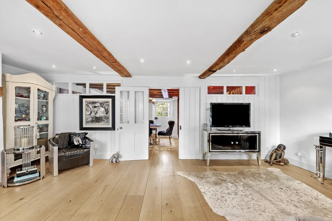 High Road, Chigwell, IG7, photo 14