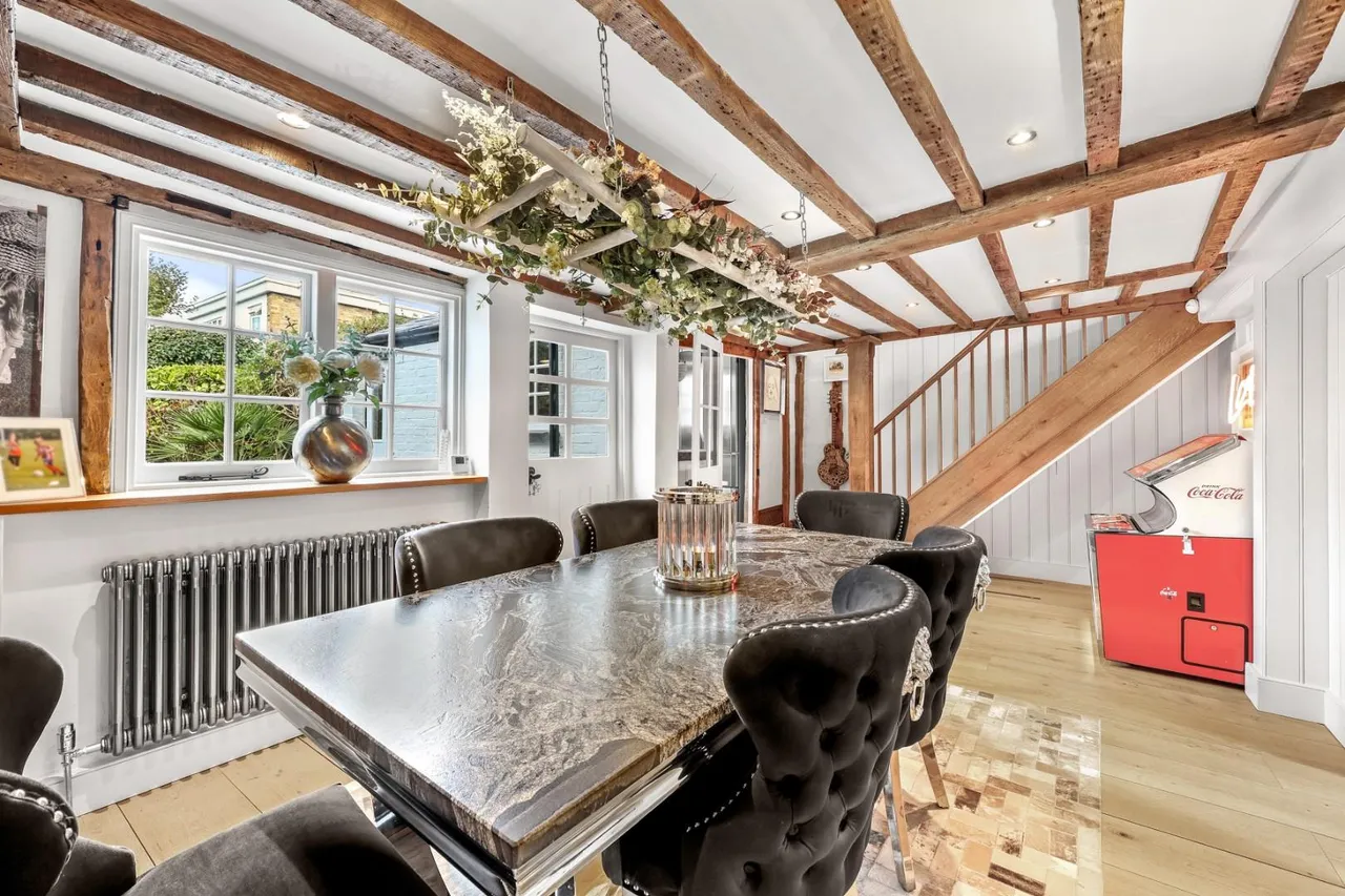 High Road, Chigwell, IG7, photo 19