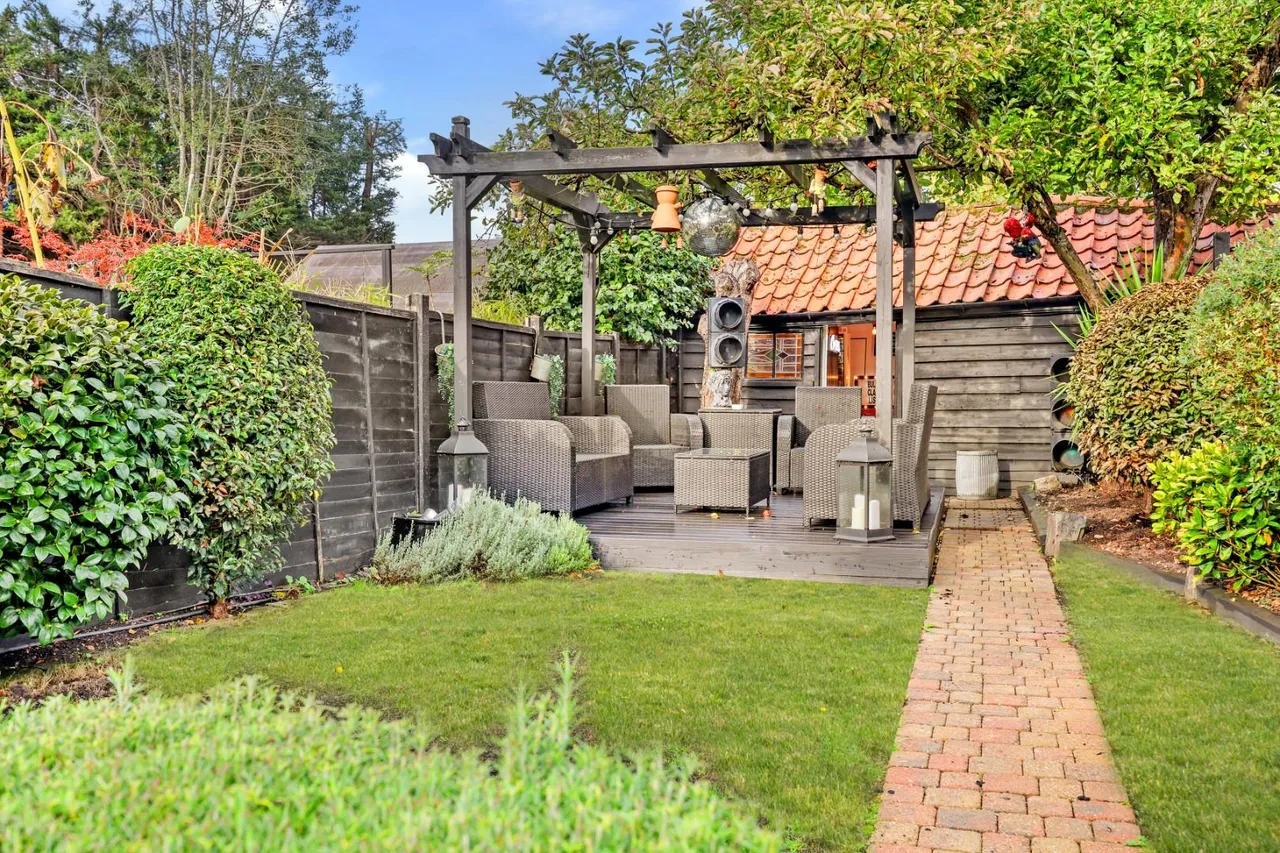 High Road, Chigwell, IG7, photo 25