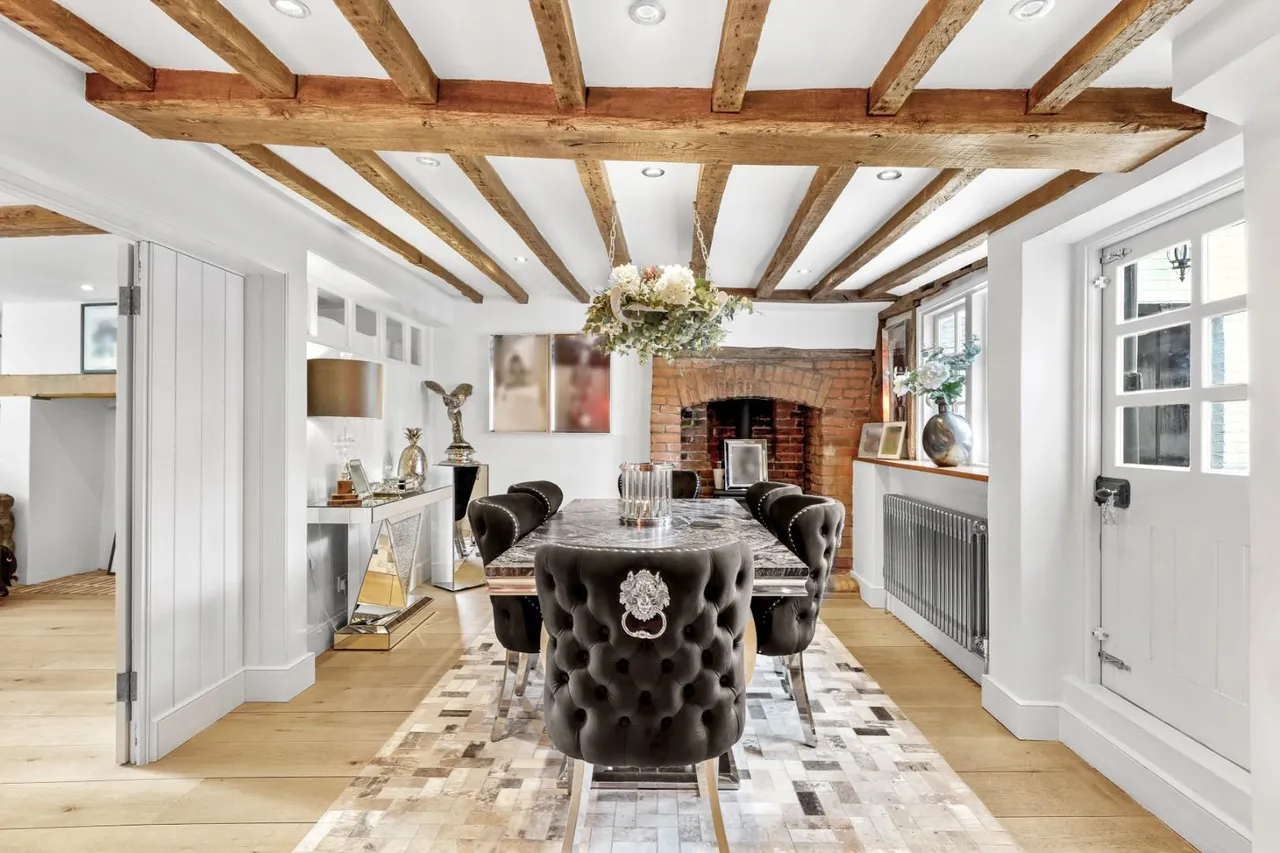 High Road, Chigwell, IG7, photo 18