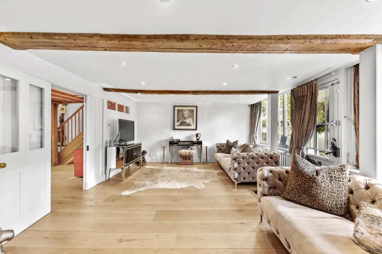 High Road, Chigwell, IG7, photo 16