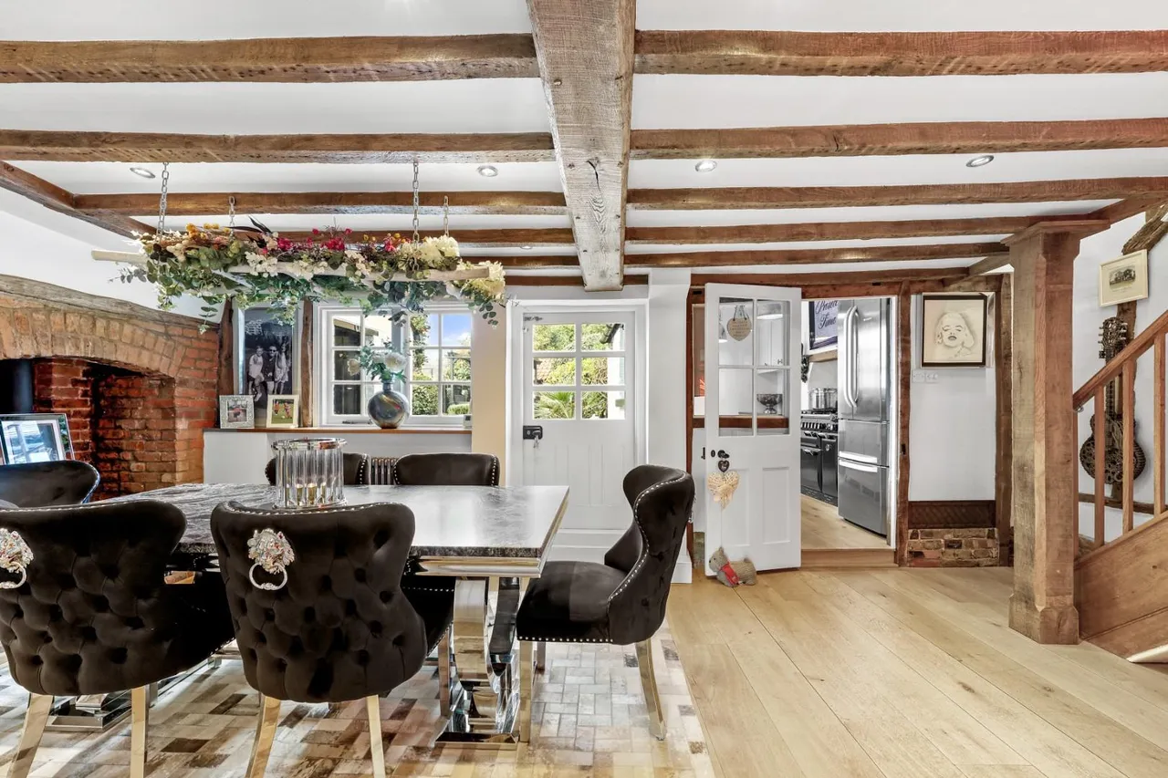 High Road, Chigwell, IG7, photo 17