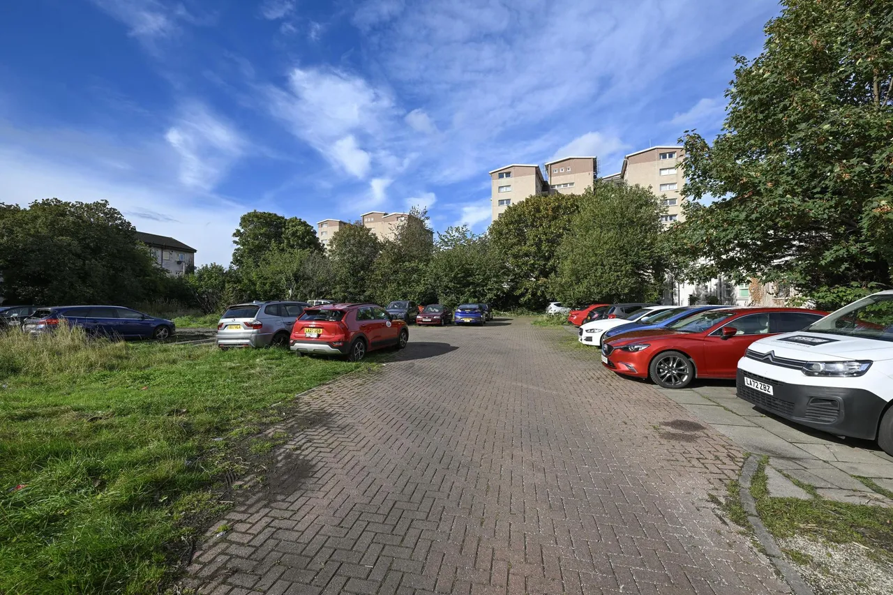 West Pilton Avenue, Edinburgh, EH4, photo 22