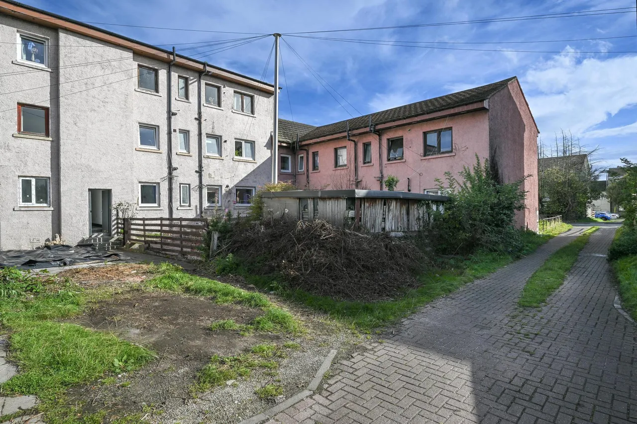 West Pilton Avenue, Edinburgh, EH4, photo 2