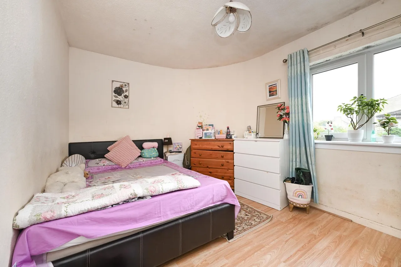 West Pilton Avenue, Edinburgh, EH4, photo 12