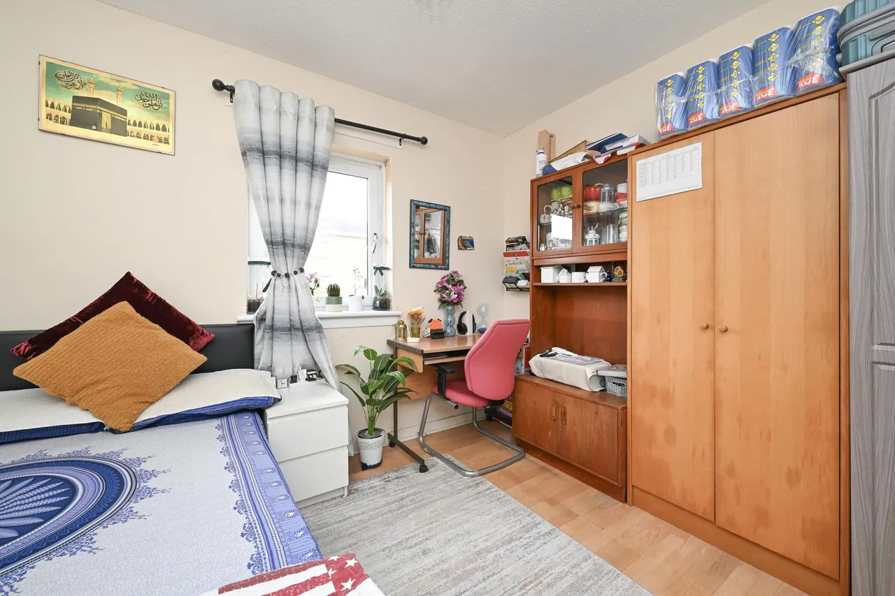 West Pilton Avenue, Edinburgh, EH4, photo 11