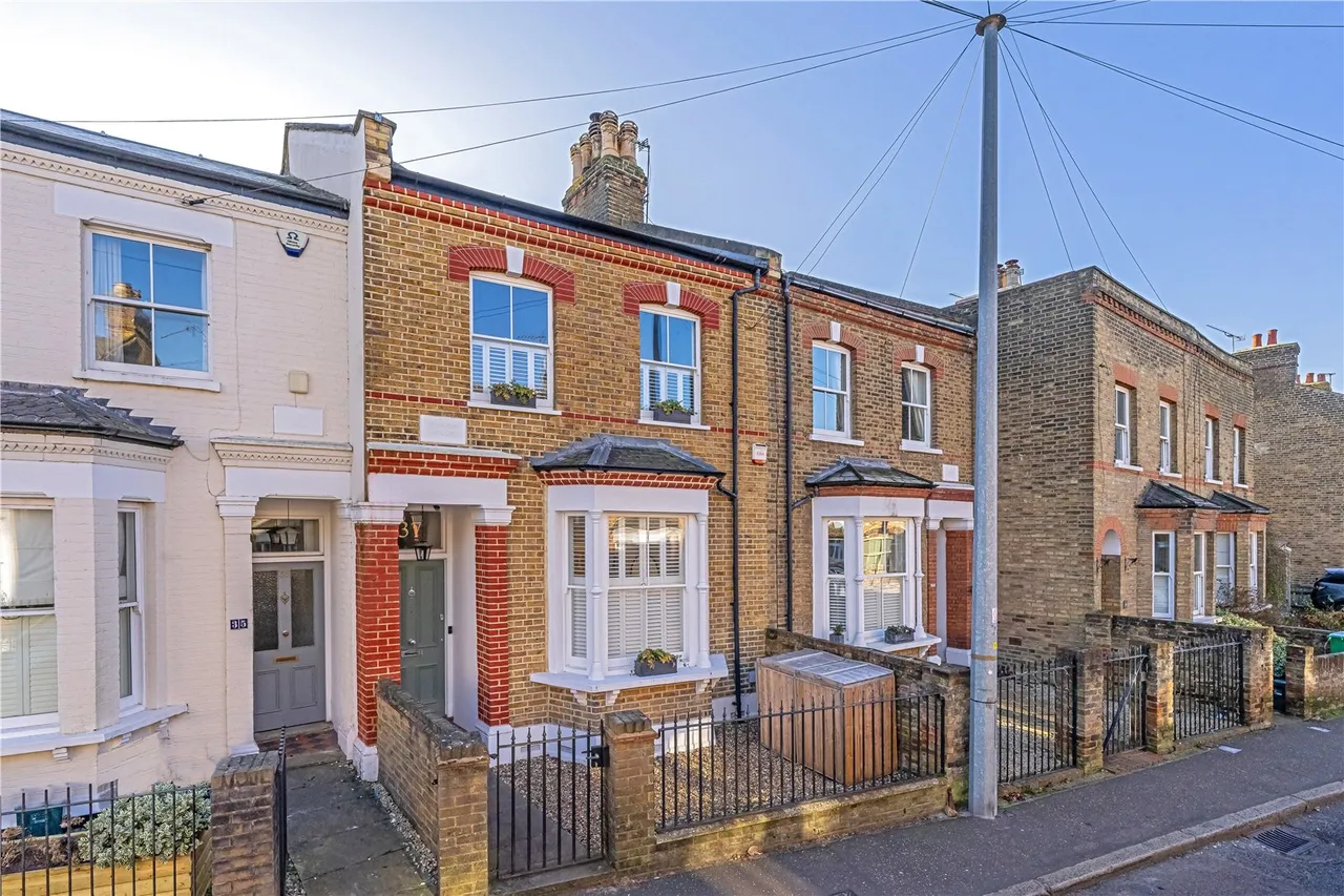3 bed house for sale — Oldfield Road, Hampton, TW12 2AJ
