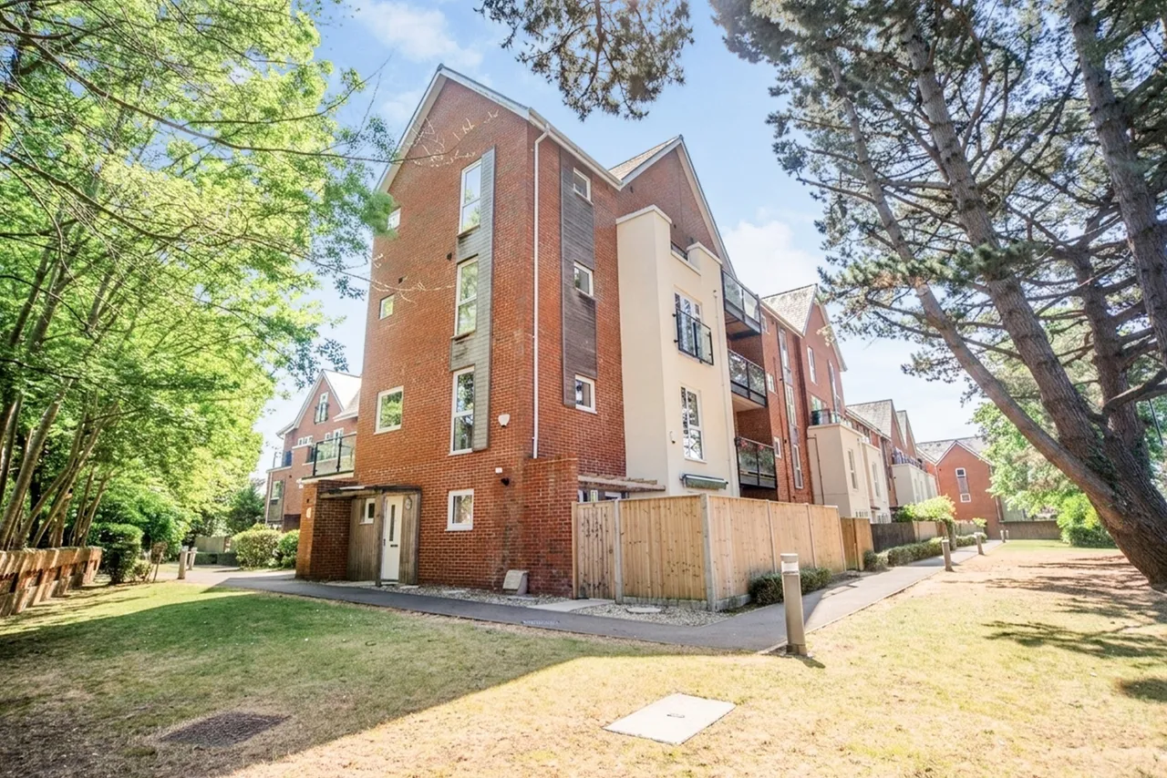 2 bed flat for sale, Archers Road, Southampton, SO15