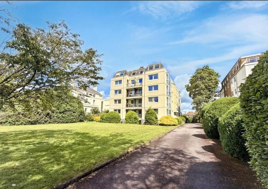 2 bed flat for sale, Pittville Circus Road, Cheltenham, GL52