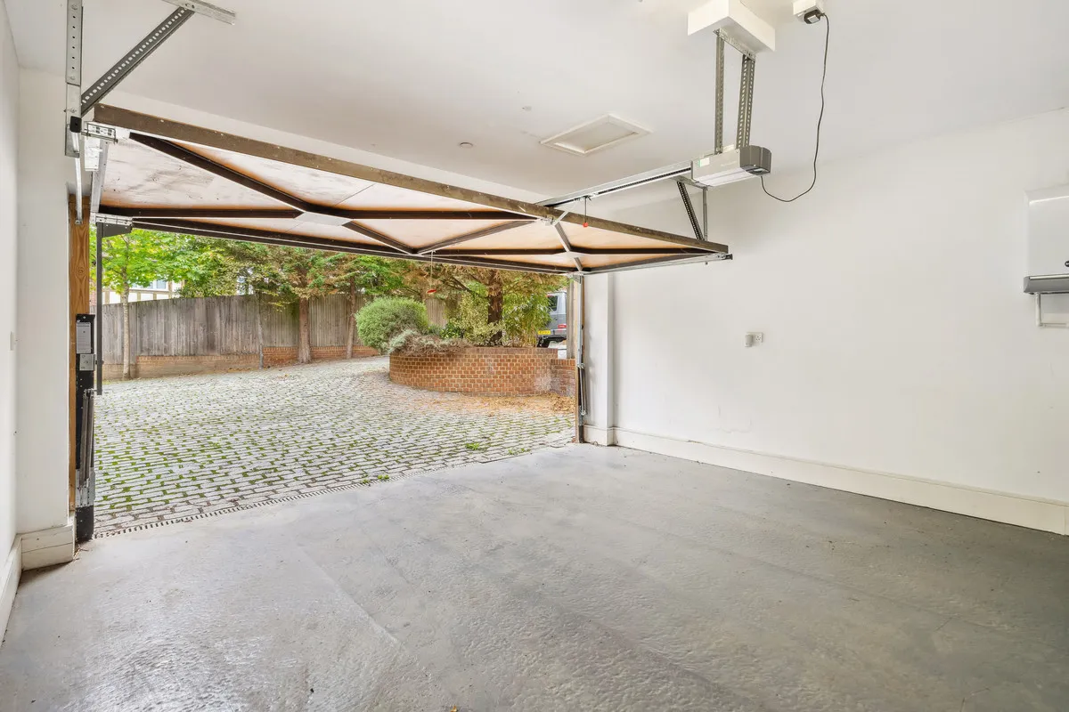 Fairmile Lane, Cobham, KT11, photo 5
