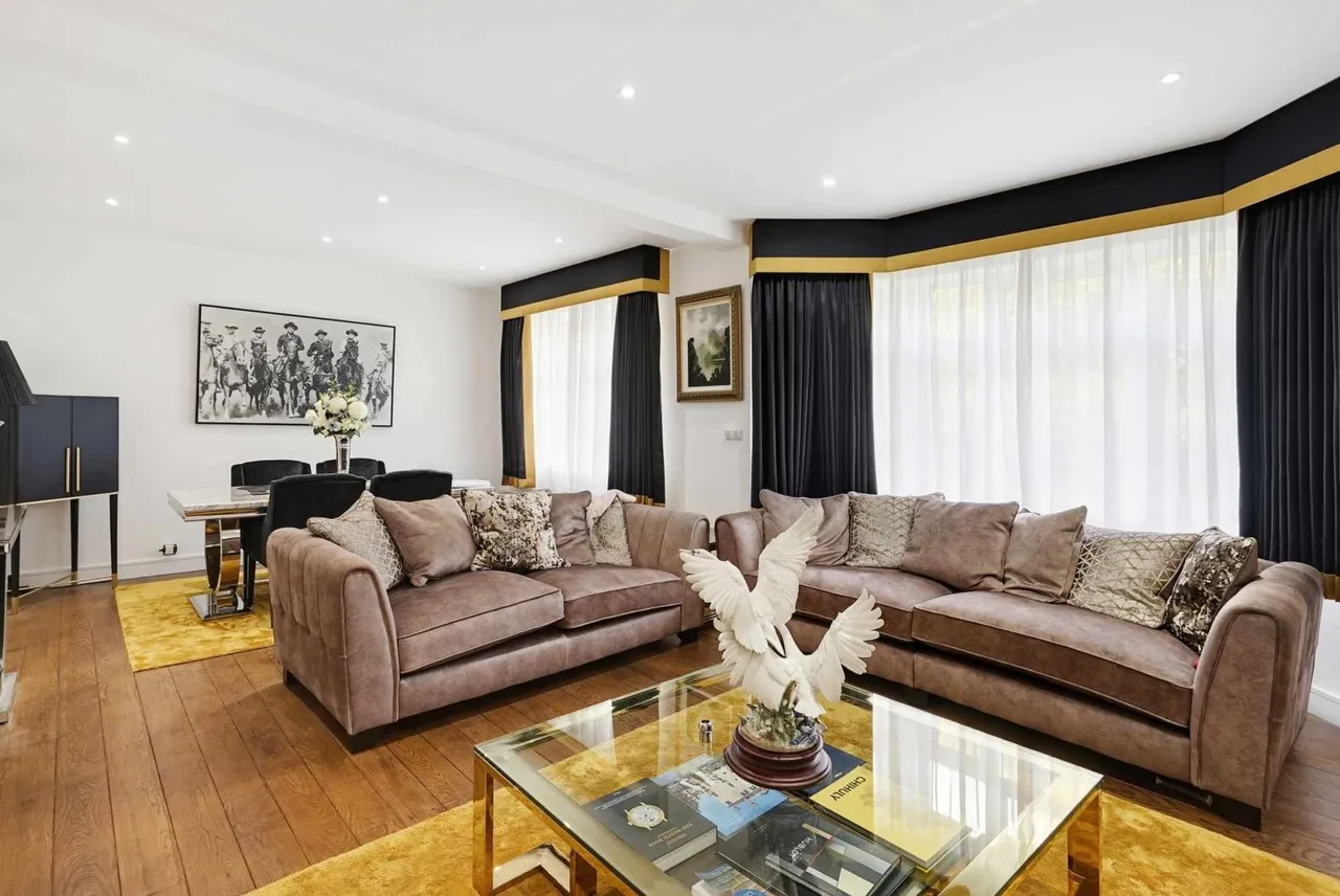2 bed flat to rent, Prince's Gate, Knightsbridge, SW7