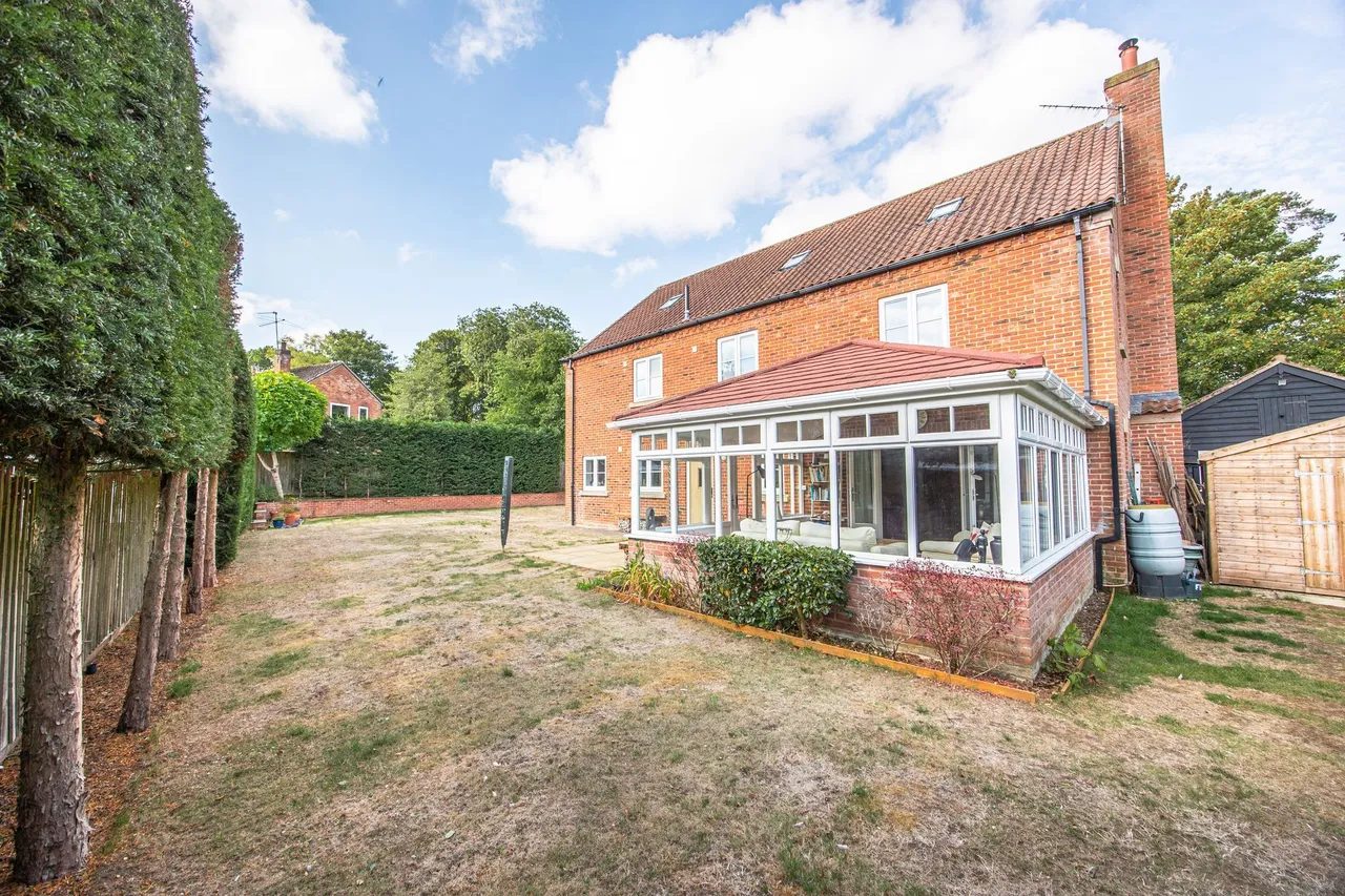 Detached Four Bedroom Home in Colkirk, photo 16