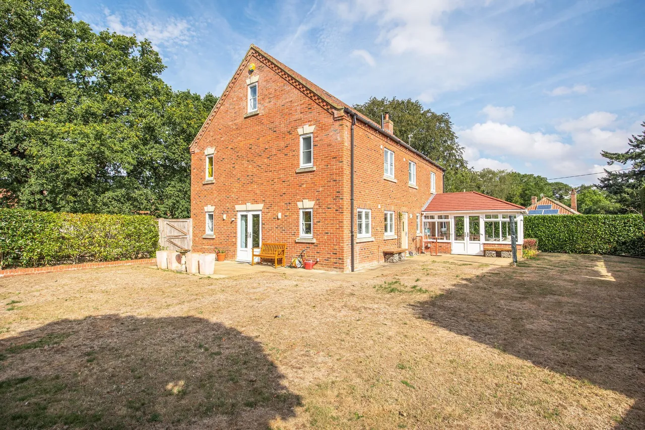 Detached Four Bedroom Home in Colkirk, photo 6