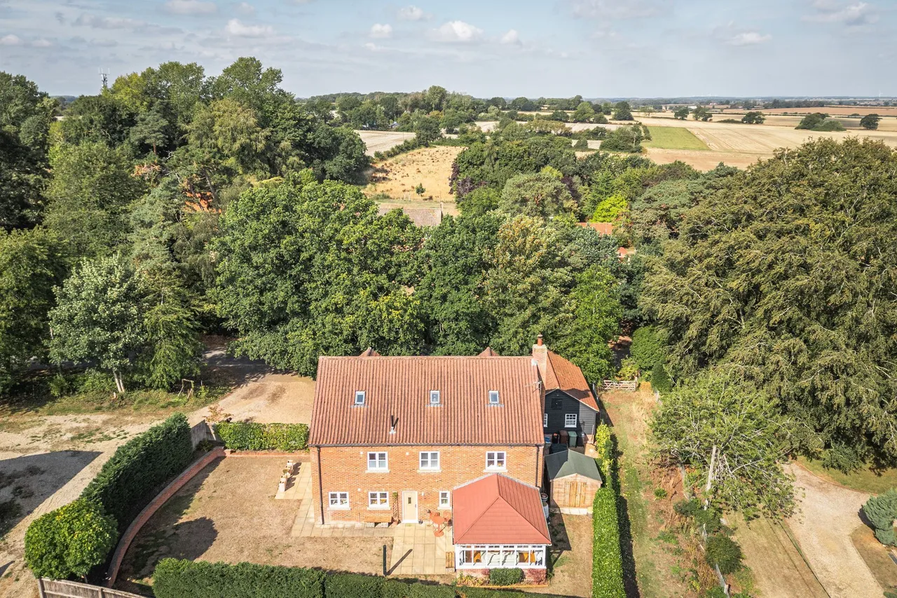 Detached Four Bedroom Home in Colkirk, photo 19