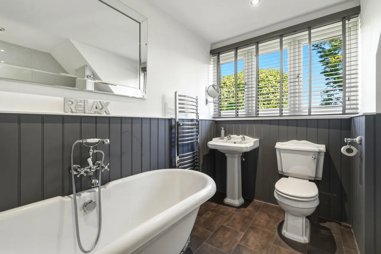 Chelmsford Road, White Roding, CM6, photo 23
