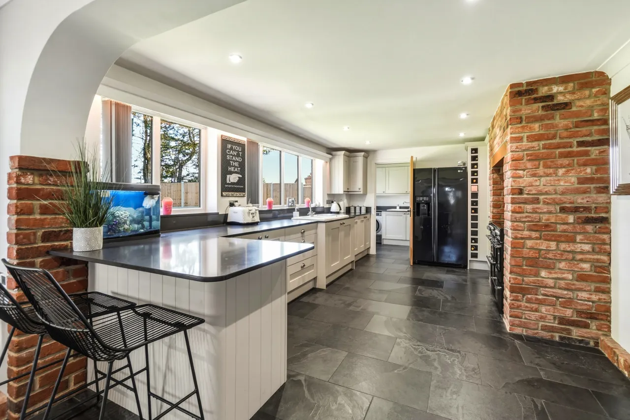 Chelmsford Road, White Roding, CM6, photo 8