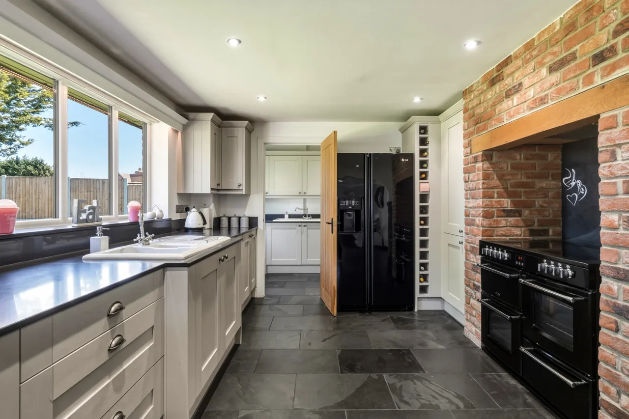Chelmsford Road, White Roding, CM6, photo 12