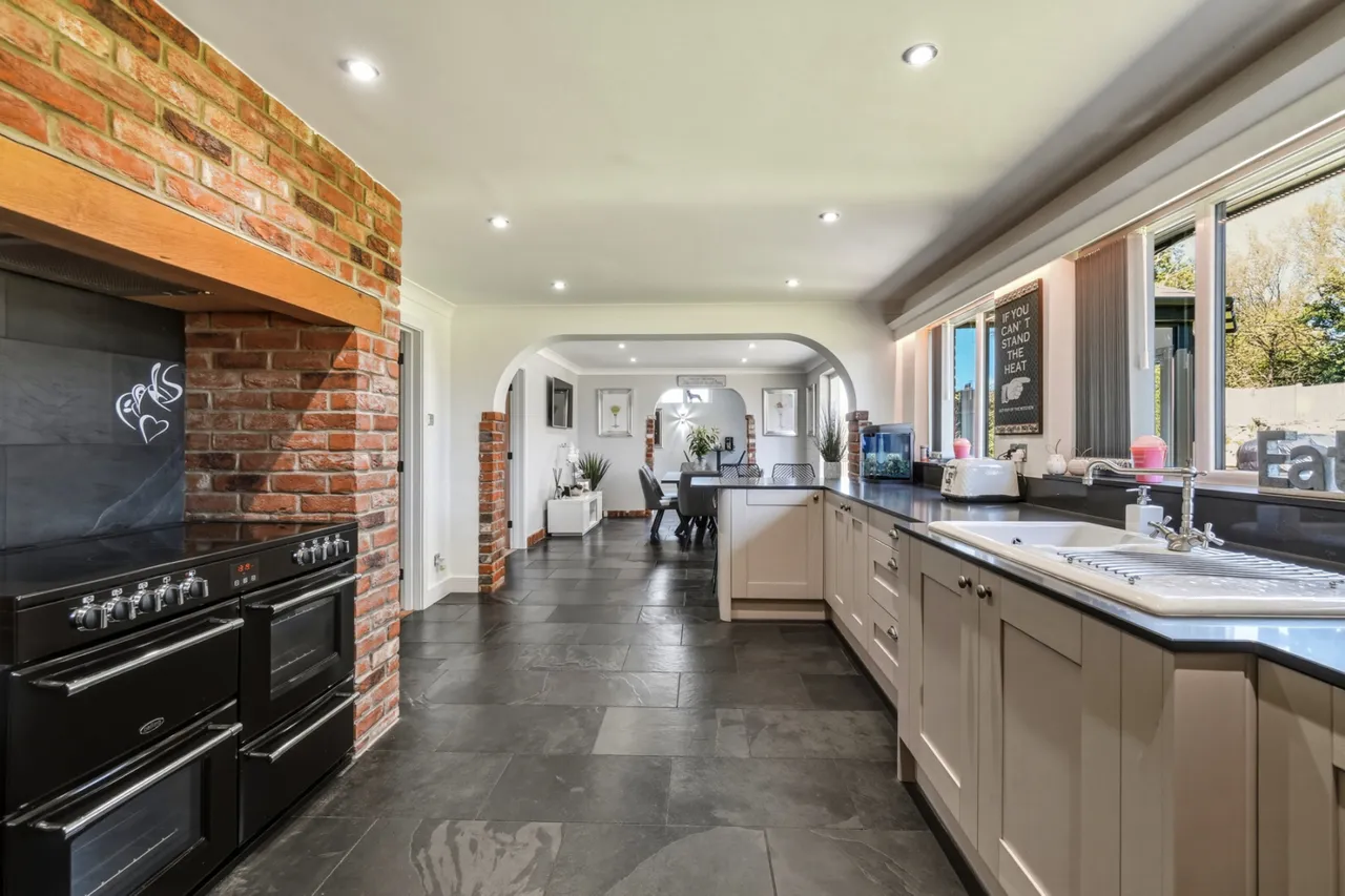 Chelmsford Road, White Roding, CM6, photo 11