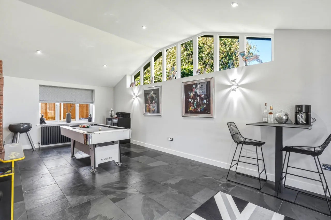 Chelmsford Road, White Roding, CM6, photo 13
