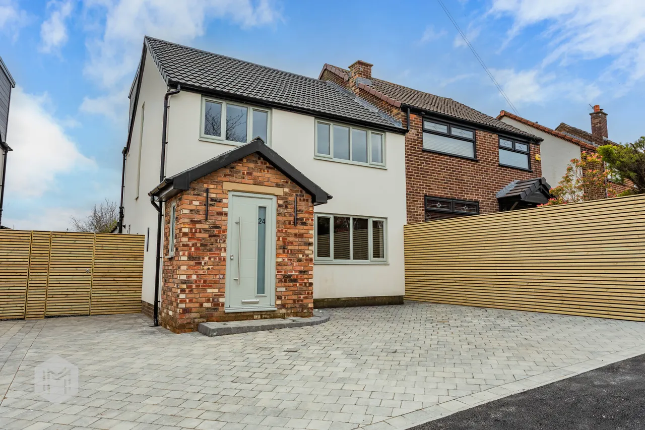 4 bed house for sale — Taywood Road, Bolton, BL3 4SJ