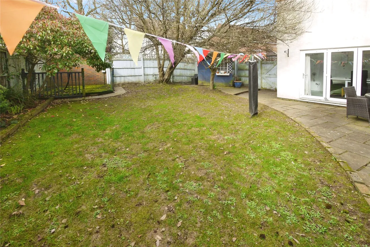 Roding Drive, Kelvedon Hatch, Brentwood, Essex, CM15, photo 3