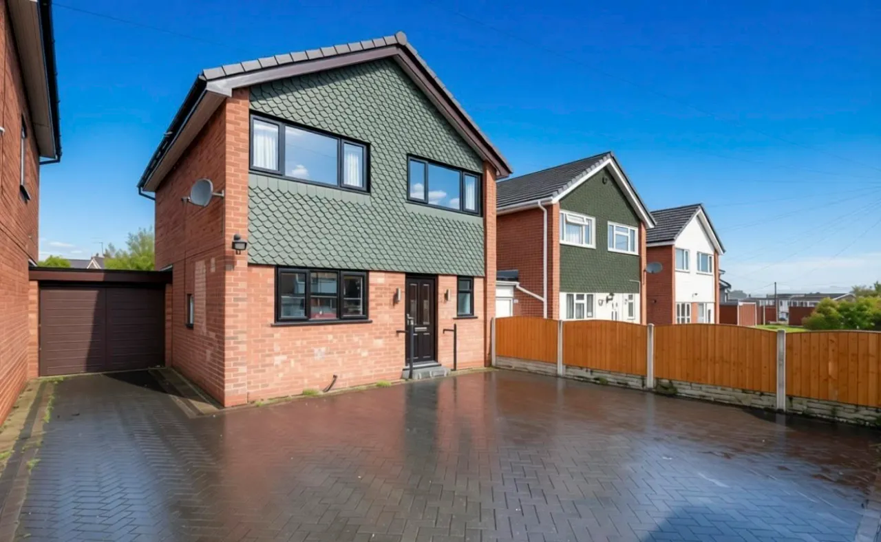 Debenham Crescent, Stoke-On-Trent, photo 2