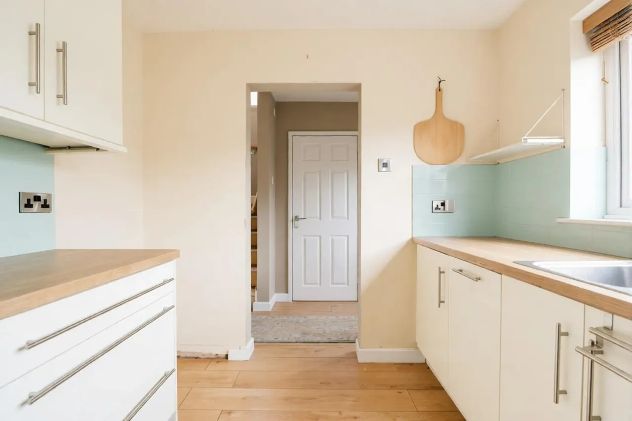 Debenham Crescent, Stoke-On-Trent, photo 5