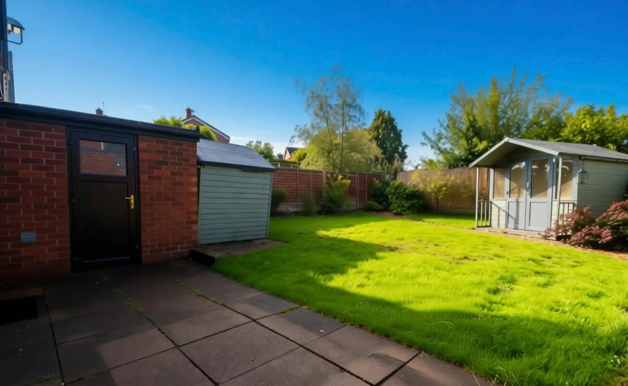 Debenham Crescent, Stoke-On-Trent, photo 14