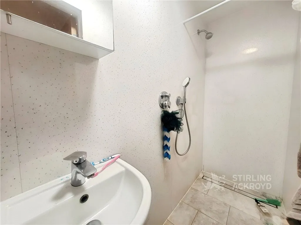 High Street, Egham, TW20, photo 5