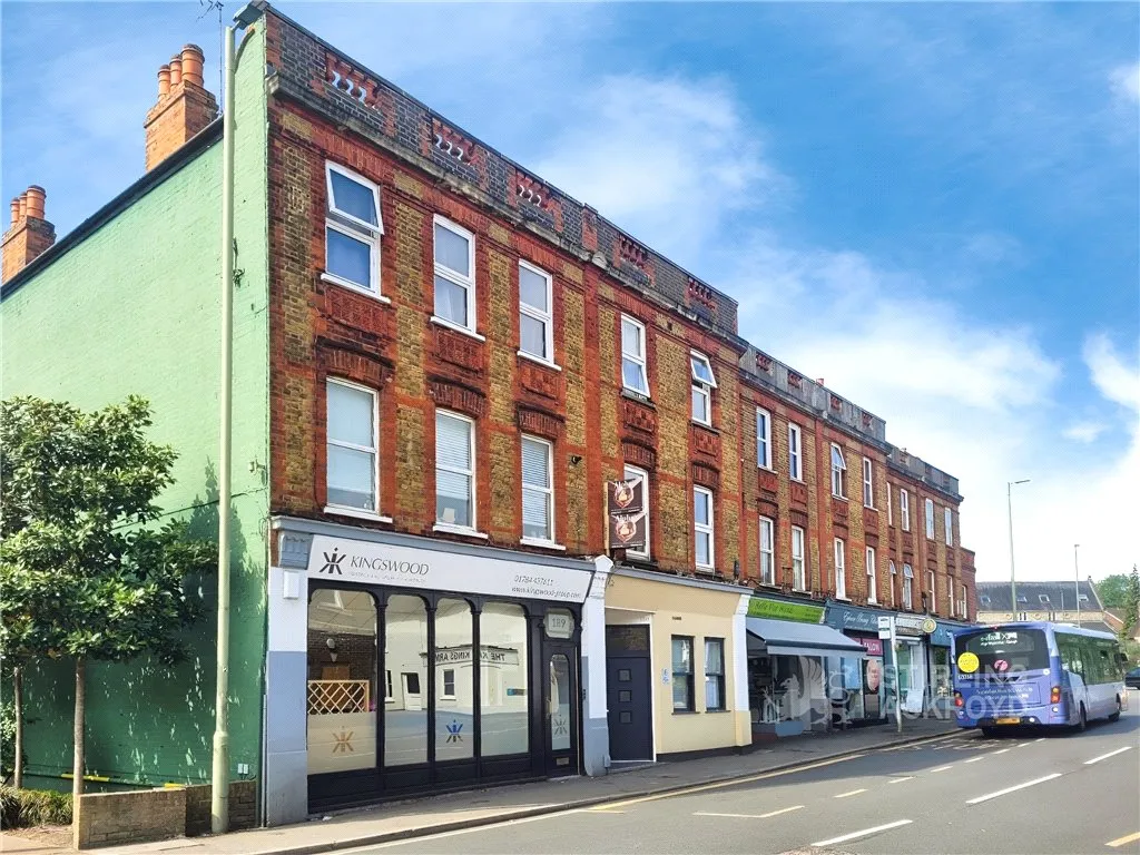1 bed flat to rent, High Street, Egham, TW20