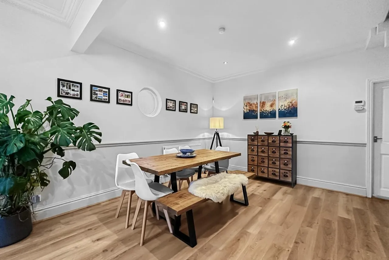 Park Road, Hale, Cheshire WA15 9LR, photo 9