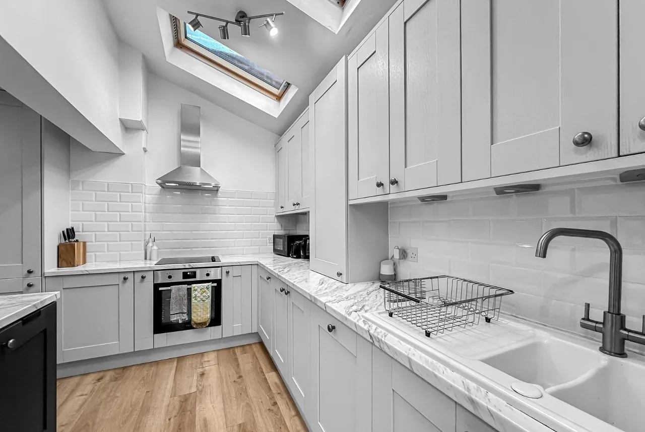 Park Road, Hale, Cheshire WA15 9LR, photo 14
