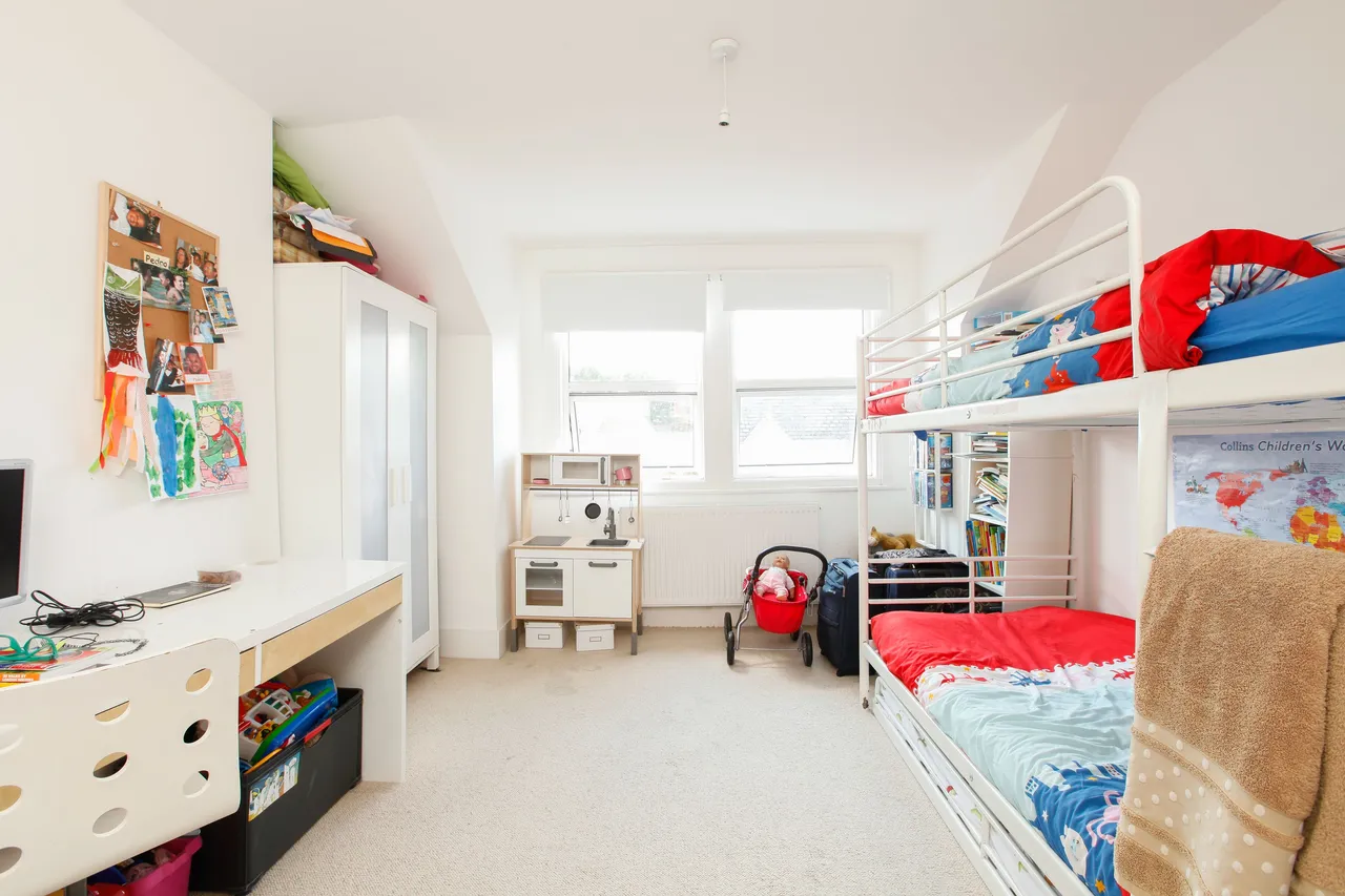 17b Lynette Avenue, London, photo 6