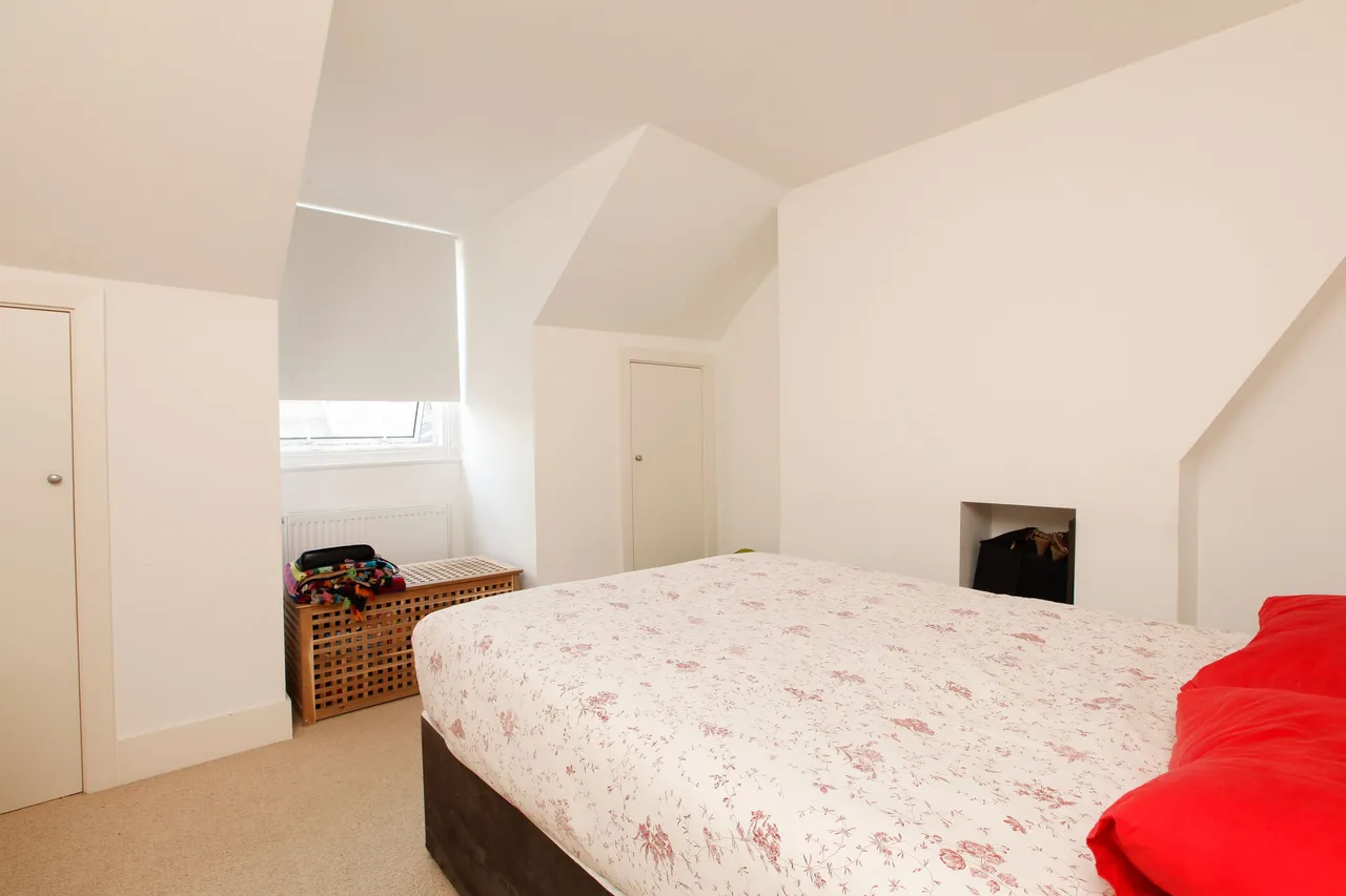 17b Lynette Avenue, London, photo 5