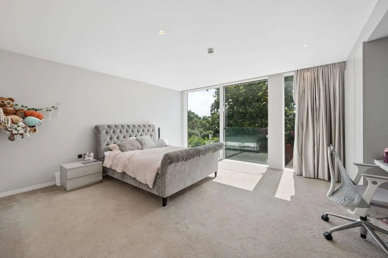 Harrop Road, Hale, WA15, photo 16