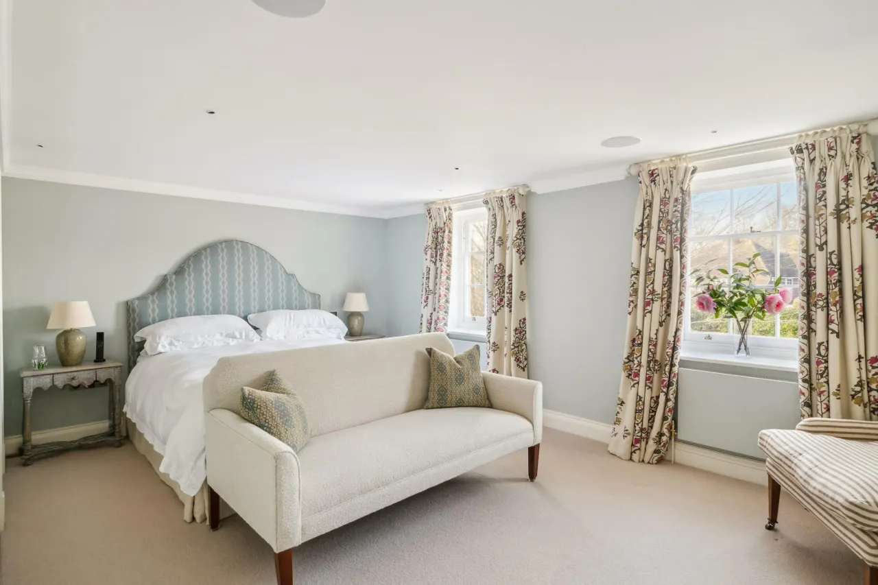 Village Lane, SL2, photo 25