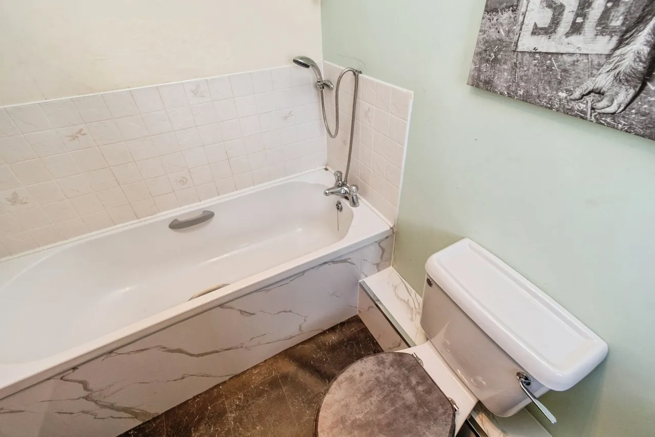 Bickley Road, Bilston, WV14, photo 17