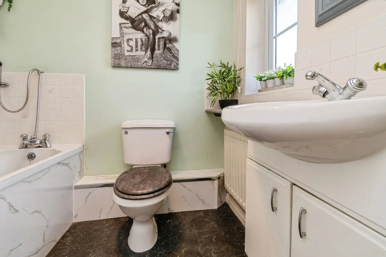 Bickley Road, Bilston, WV14, photo 11
