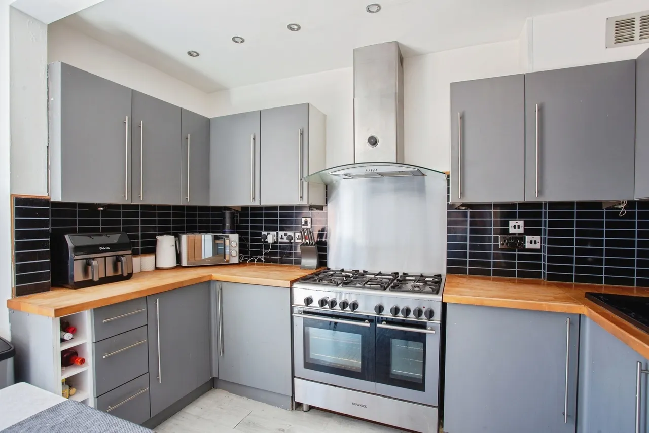 Sandstone Road, Sheffield, S9, photo 6